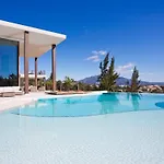 Marlux Luxury Piscine, Jacuzzi, Golf, Sea View 21p Εστεπόνα
