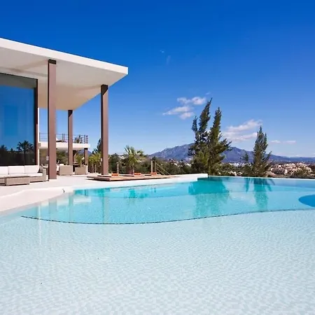 Marlux Luxury Piscine, Jacuzzi, Golf, Sea View 21p Estepona