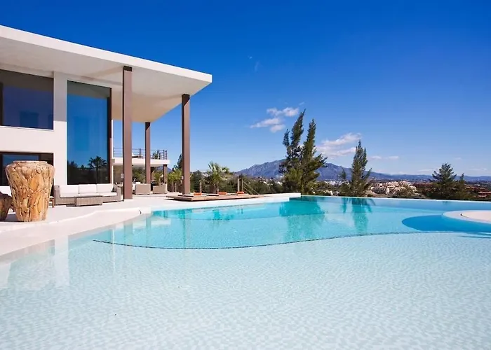 Marlux Luxury Piscine, Jacuzzi, Golf, Sea View 21p Estepona